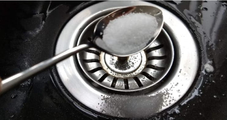 Abfluss verstopft- die besten Hausmittel zum Reinigen Salz Essig Backpulver